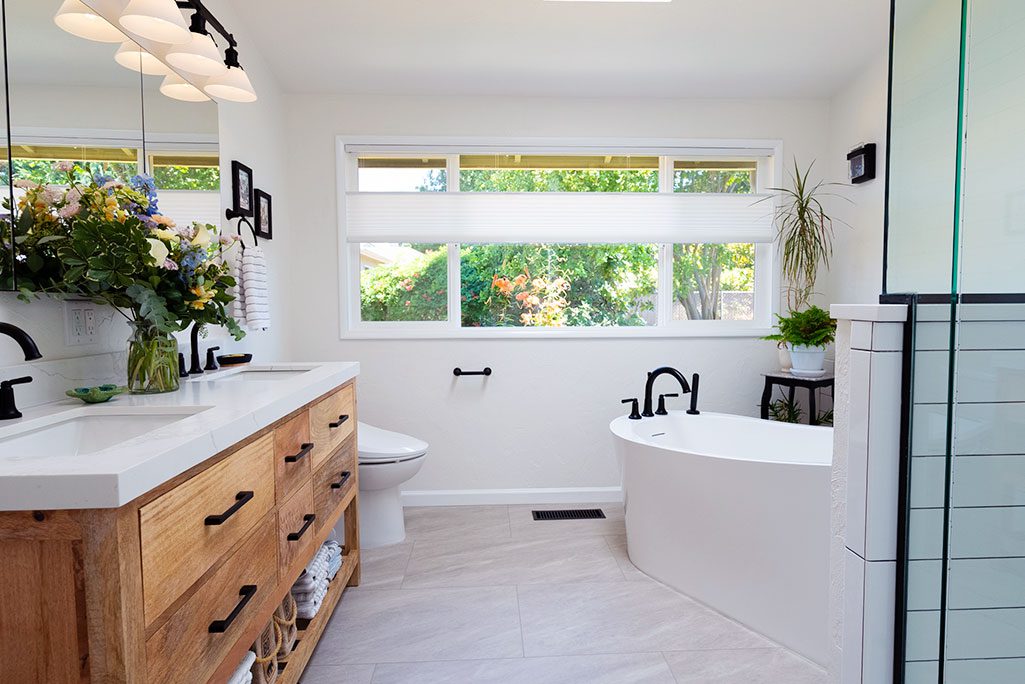 Free Standing Soaking Tub for Bathroom Remodel
